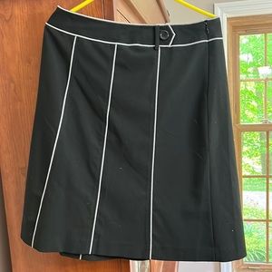 Women’s Black lined skirt.